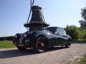 JAGUAR XK140 FHC (1955)